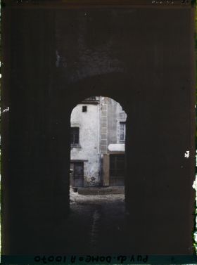 Image représentant France, St Floret, Rue Voutée