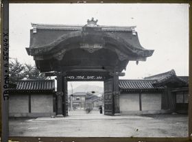 Image représentant Temple Higashi Honganji : la porte de la salle d'Amida (Amida-dô mon)