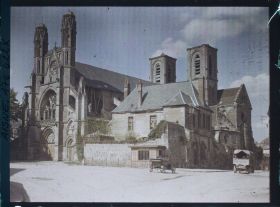 Image représentant L'église et le prieuré (?)