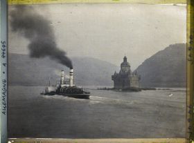 Image représentant Allemagne, Caub, Navire remontant le Rhin et le Pfalz