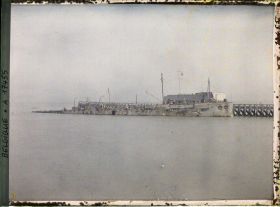 Image représentant Belgique, Ostende, Le "Vindictive" coulé par les Anglais à l'entrée du port