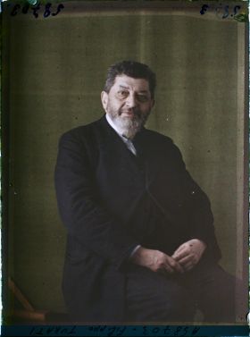 Image représentant https://musee-albert-kahn.s-museum.fr/home/NWQ2OTAwYzNmYjZlZTk1ZWQwODJmMjY4L2dlbmVyaWMtbm90aWNlLXRhYi9hdXRob3JpdHkvNjE3YTc5ZjVjZjhiODk2OGIzMzM3ZDIx/5d6900c3fb6ee95ed082f268/generic-notice-tab/authority/617a79ebcf8b8968b33378db Monsieur Turati