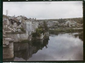 Image représentant France, Dun s/Meuse, Les bords de la Meuse vus vers l'amont