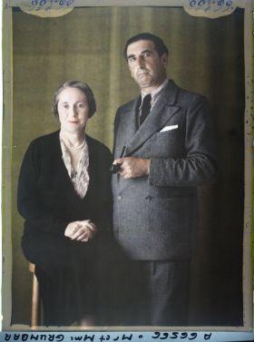 Image représentant https://musee-albert-kahn.s-museum.fr/home/NWQ2OTAwYzNmYjZlZTk1ZWQwODJmMjY4L2dlbmVyaWMtbm90aWNlLXRhYi9hdXRob3JpdHkvNjE3YTc5ZjVjZjhiODk2OGIzMzM3ZDIx/5d6900c3fb6ee95ed082f268/generic-notice-tab/authority/617a79ebcf8b8968b3336de7 Madame Grumbar et  https://musee-albert-kahn.s-museum.fr/home/NWQ2OTAwYzNmYjZlZTk1ZWQwODJmMjY4L2dlbmVyaWMtbm90aWNlLXRhYi9hdXRob3JpdHkvNjE3YTc5ZjVjZjhiODk2OGIzMzM3ZDIx/5d6900c3fb6ee95ed082f268/generic-notice-tab/authority/617a79ebcf8b8968b3336de6 Monsieur Grumbar