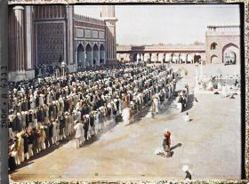 Image représentant La prière du vendredi dans la cour de la Grande Mosquée (Jama Masjid)