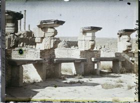 Image représentant Algérie, Timgad, Les dalles des tables des marchands du Grand Marché
