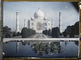 Image représentant Le bassin central, le grand canal axial et le mausolée du Taj Mahal