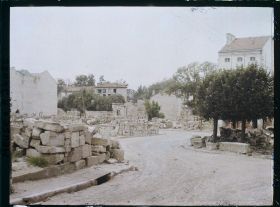Image représentant France, Verdun, La Place d'Armes, vue de la rue de la Belle Vierge