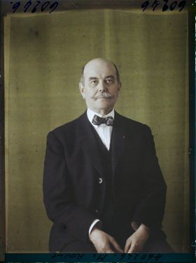 Image représentant https://musee-albert-kahn.s-museum.fr/home/NWQ2OTAwYzNmYjZlZTk1ZWQwODJmMjY4L2dlbmVyaWMtbm90aWNlLXRhYi9hdXRob3JpdHkvNjE3YTc5ZjVjZjhiODk2OGIzMzM3ZDIx/5d6900c3fb6ee95ed082f268/generic-notice-tab/authority/617a79ebcf8b8968b3337702 Monsieur Louis Roule
