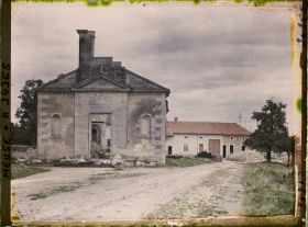 Image représentant France, Billy sous les Côtes, Ruines de l'Eglise et maison reconstruite