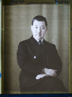 Image représentant https://musee-albert-kahn.s-museum.fr/home/NWQ2OTAwYzNmYjZlZTk1ZWQwODJmMjY4L2dlbmVyaWMtbm90aWNlLXRhYi9hdXRob3JpdHkvNjE3YTc5ZjVjZjhiODk2OGIzMzM3ZDIx/5d6900c3fb6ee95ed082f268/generic-notice-tab/authority/617a79eacf8b8968b333652b Le Marquis Yorisade Tokugawa