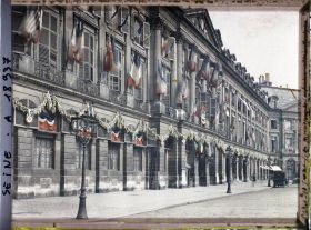 Image représentant Ministère de la Justice décoré pour les fêtes de la Victoire, n°13 de la place Vendôme (hôtel de Bourvallais)
