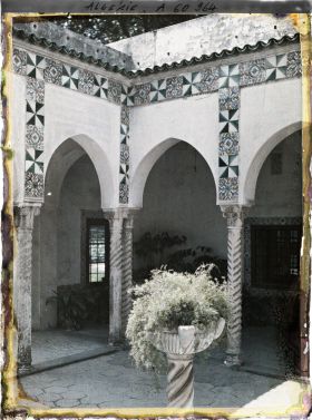 Image représentant Le patio d'un petit pavillon dans le palais d'été du Gouverneur