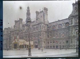 Image représentant L'Hôtel de Ville de Paris décoré de la Croix de Guerre