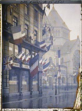 Image représentant France Alsace, Strasbourg, Le Pavoisement des quais, près de la Synagogue