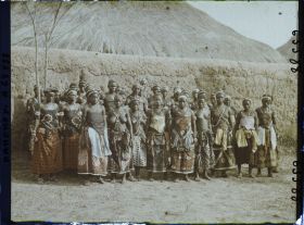 Image représentant Groupe de féticheuses de R'lan (?)