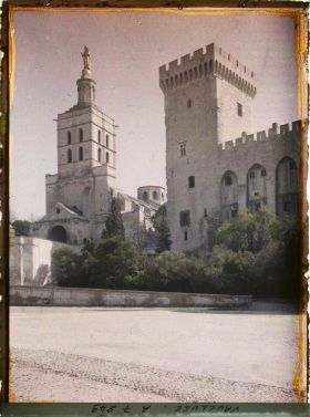 Image représentant La cathédrale Notre-Dame des Doms et le Palais des Papes