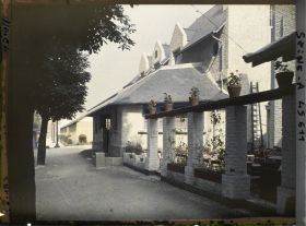 Image représentant L'Exposition des arts décoratifs, Le Village Français sous la direction de Charles Genuys, Maison de Bretagne (Ty-Breiz)