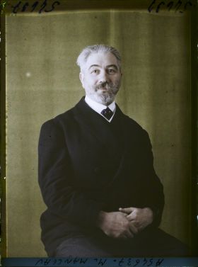 Image représentant https://musee-albert-kahn.s-museum.fr/home/NWQ2OTAwYzNmYjZlZTk1ZWQwODJmMjY4L2dlbmVyaWMtbm90aWNlLXRhYi9hdXRob3JpdHkvNjE3YTc5ZjVjZjhiODk2OGIzMzM3ZDIx/5d6900c3fb6ee95ed082f268/generic-notice-tab/authority/617a79ebcf8b8968b333732c Monsieur Georges-Paul Manceau