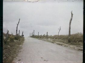 Image représentant France, Bouchavesnes, Un aspect de la route Péronne à Bapaume