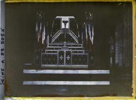 Image représentant Les obsèques du maréchal Foch à Notre-Dame, le catafalque