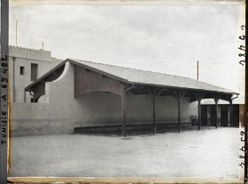 Image représentant La cour de l'école de filles du quartier de Picville
