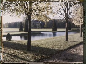 Image représentant Une partie des jardins du château de Voisins
