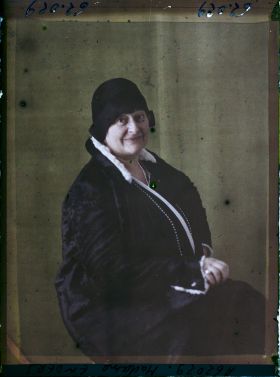 Image représentant https://musee-albert-kahn.s-museum.fr/home/NWQ2OTAwYzNmYjZlZTk1ZWQwODJmMjY4L2dlbmVyaWMtbm90aWNlLXRhYi9hdXRob3JpdHkvNjE3YTc5ZjVjZjhiODk2OGIzMzM3ZDIx/5d6900c3fb6ee95ed082f268/generic-notice-tab/authority/617a79ebcf8b8968b3336c8c Madame Enders