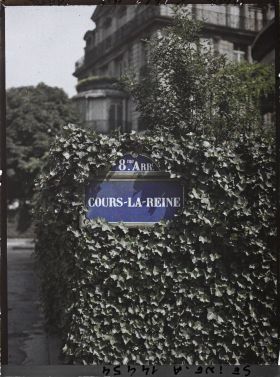 Image représentant Plaque "Cours-la-Reine", à l'angle de la place de la Reine-Astrid (1936) et de l'actuel Cours-Albert-Ier