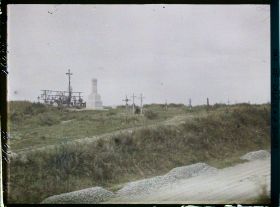 Image représentant France, Le Transloy, Le Cimetière Communal et le Monument