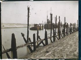 Image représentant Belgique, Zee Brugge, L'"Intrépide" coulé à l'entrée du Chenal