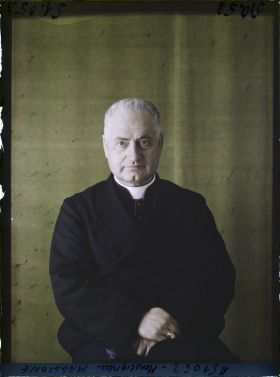 Image représentant Le nonce apostolique  https://musee-albert-kahn.s-museum.fr/home/NWQ2OTAwYzNmYjZlZTk1ZWQwODJmMjY4L2dlbmVyaWMtbm90aWNlLXRhYi9hdXRob3JpdHkvNjE3YTc5ZjVjZjhiODk2OGIzMzM3ZDIx/5d6900c3fb6ee95ed082f268/generic-notice-tab/authority/617a79ebcf8b8968b333731a Luigi Maglione