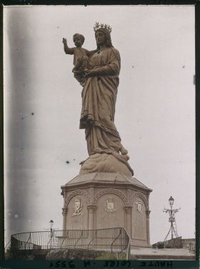 Image représentant La Statue de Notre-Dame de France, au sommet du rocher Corneille