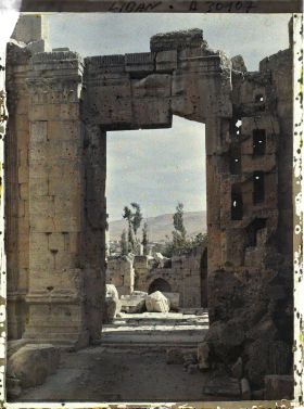 Image représentant Vue intérieure du portail d'entrée de la Cella du Temple dit de Bacchus