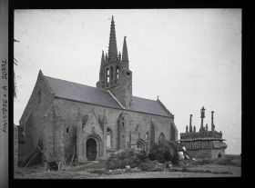 Image représentant La chapelle Notre-Dame-de-Tronoën et le calvaire