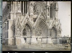 Image représentant Les trois porches de la façade occidentale de la cathédrale