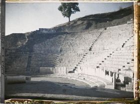 Image représentant Les gradins du Théâtre, vestiges de la cité antique Cuicul