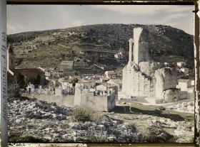 Image représentant Vue panoramique sur la Turbie, son cimetière et le trophée d'Auguste