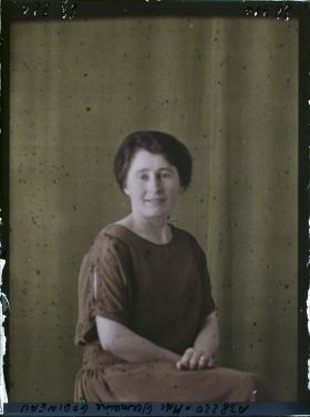 Image représentant Madame  https://musee-albert-kahn.s-museum.fr/home/NWQ2OTAwYzNmYjZlZTk1ZWQwODJmMjY4L2dlbmVyaWMtbm90aWNlLXRhYi9hdXRob3JpdHkvNjE3YTc5ZjVjZjhiODk2OGIzMzM3ZDIx/5d6900c3fb6ee95ed082f268/generic-notice-tab/authority/617a79ebcf8b8968b3336dbf Germaine Godineau