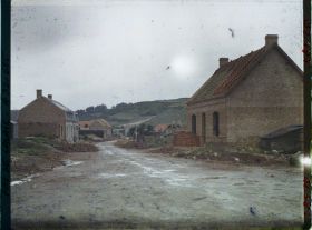 Image représentant France, Ablain St Nazaire, La grande Rue et le bois de Bouvigny