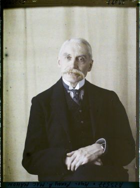 Image représentant https://musee-albert-kahn.s-museum.fr/home/NWQ2OTAwYzNmYjZlZTk1ZWQwODJmMjY4L2dlbmVyaWMtbm90aWNlLXRhYi9hdXRob3JpdHkvNjE3YTc5ZjVjZjhiODk2OGIzMzM3ZDIx/5d6900c3fb6ee95ed082f268/generic-notice-tab/authority/617a79ebcf8b8968b3337314 Major Percy Alexander MacMahon