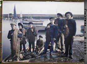 Image représentant M. Masson fils et son équipage sur la cale au départ pour la pêche