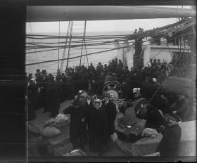 Image représentant Emigrants sur l'entrepont, vers l'avant du navire
