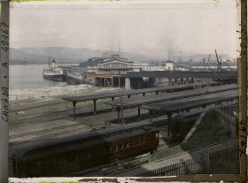 Image représentant Canada, Vancouver, Vue sur les appontements et la Gare du C.P.R.