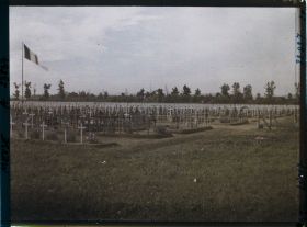 Image représentant France, Bras, Le Cimetière de Bras vu d'ensemble