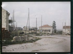 Image représentant France, Clermont en Argonne, Reconstruction au Carrefour des routes de Varennes à Verdun et route de Ste Ménehould
