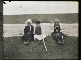 Image représentant Trois petits bergers au bord de la route d'Avala