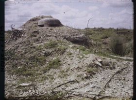 Image représentant France, Ft de Douaumont, Coupole de mitrailleuse ayant résisté au bombardement