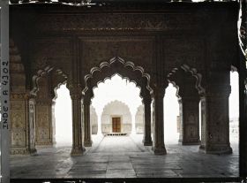 Image représentant Intérieur de la salle des audiences privées (Diwan-i-Khas) dans le fort Rouge (Lal Qila)
