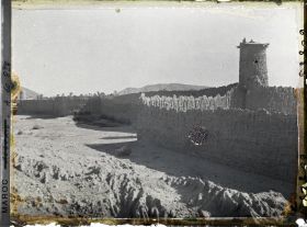 Image représentant Tour de garde et mur de cloture d'un jardin